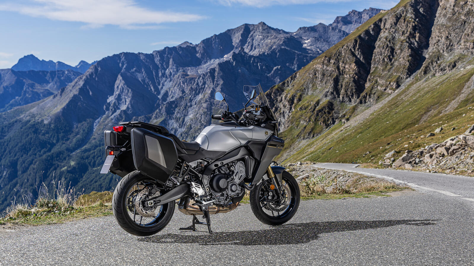 2025 TRACER 9 GT Y-AMT - Omega Motorcycles | Yamaha Dealership