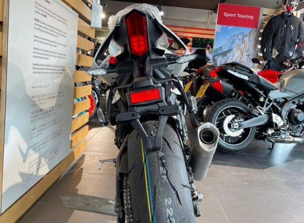 New Yamaha R1
