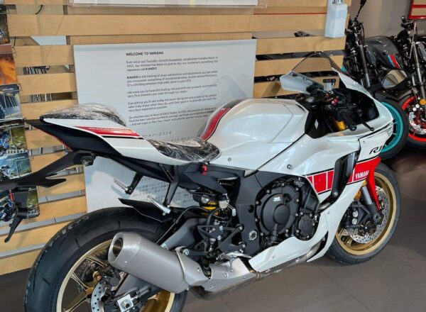New Yamaha R1