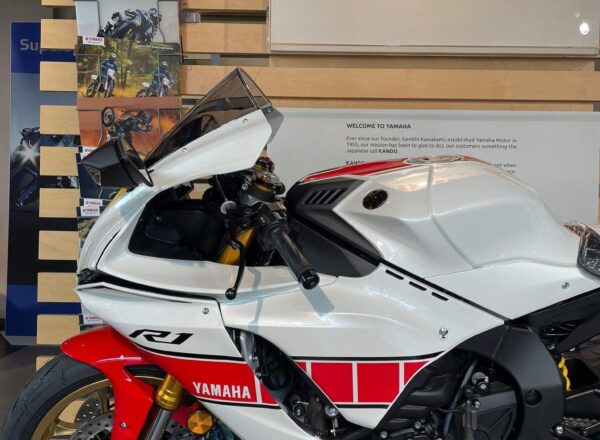 New Yamaha R1